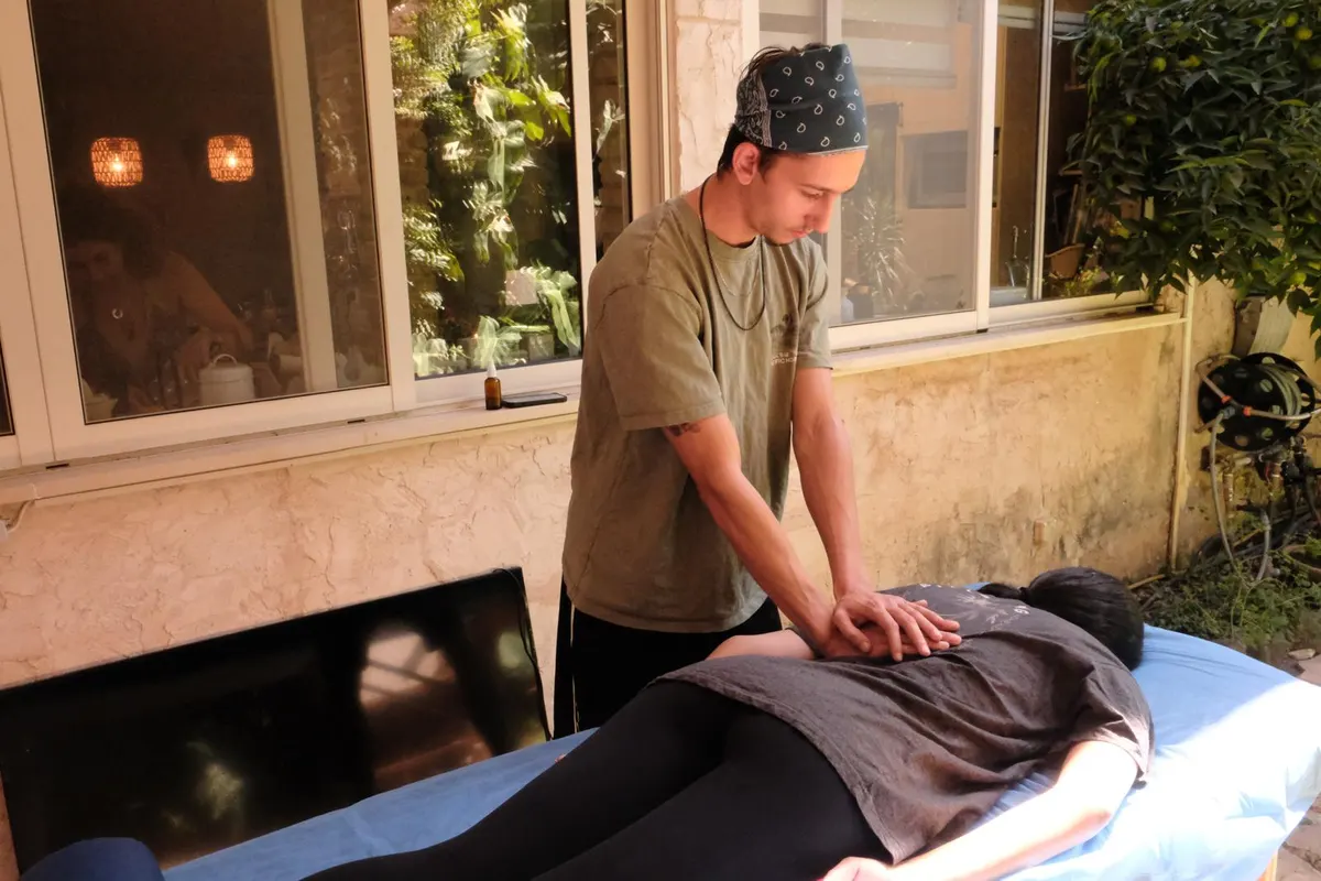 טיפול טווינא בגב תחתון בקליניקה ברחובות למטופלים מהשפלה
